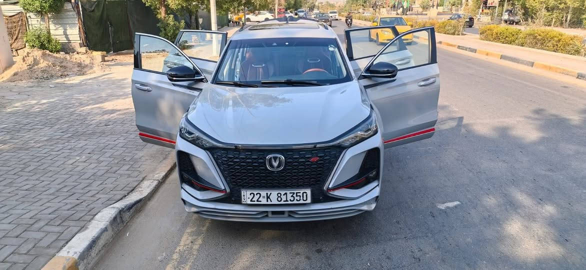 **شانجان CS75 plus   2022
*لون اسمنتي
*لون الداخل جلد احمر 
*حجم الاطارات R19
*حجم المحرك 2.0T
*القوى الحصانيه 230/5500
* كير اوتوماتيك
*اكزوس كروم مزدوج 
*الاضواء LED
*الاضواء اوتوماتيكيه
*الاضواء العالي والواطي اوتوماتيكيه
*كشافات اماميه
*اريل على شكل زعنفه القرش
*شاشه العدادات نوع LCD قياس 12.3انش
*شاشه معلومات وسطيه LCD حجم 10.25 انش
*ضوء داخلي للديكورLED
*ضوء ارضي للترحيب عند فتح الباب
*مكابح ABS
*نظام الكتروني لتوزيع القوى بالتساوي على دواليب 4 عند البريك
*نظام الكتروني لتحكم بالثبات ESP
*نظام للمساعدة اثناء النزول على المنحدر HDC
*ايرباك امامي للسائق والمرافق الامامي
*ايرباك جانبي للسائق والمرافق الامامي
*ايرباك جانبي عالي امامي وخلفي
*نظام ذكي لتتبع ضغط الهواء في الاطار
*نظام تسجيل اثناء القيادة
*حساس امامي عدد 6
*حساس خلفي عدد 6
*كروز كونترول ذكي ومتأقلم
*نظام تنبيه السائق اثناء القياده
*تحذير قبل التصادم الامامي FCW
*الكبح التلقائي في حالات الطوارئ عند وجود سياره
*الكبح الامامي في حالات الطوارئ عند وجود مشاه
*صوره بانوراميه 360 درجه الترا HD
*كاميرا خلفيه 
*بصمه
*نظام الصفط بالريمونت 
*فتحه سقف بانوراميه
*فتحه سقف كهربائيه
*مرايا جانبيه مدفئه
*مرايا جانبيه كهربائيه
*فلتر كربوني لتنقيه الهواء
*كرسي السائق يعدل كهربائي بثماني حركات
*ذاكره لموضع كرسي السائق
*كرسي المرافق يعدل كهربائي بأربع حركات
*تدفئه في الكراسي الاماميه 
*تهوئه في الكراسي الاماميه
*باب الصندوق الخلفي كهرباء

*نظام تكييف اوتوماتيكي منفصل التحكم للسائق والمرافق
*بلوتوث
*سماعات عدد 8
*نظام تحسين صوت الموسيقى ثلاثي الابعاد
*عدد مخارج USB  في الامام 2
*عدد مخارج USB  في الخلف 2

مكاني بغداد الاعلام شارع الضغط 
*********** 
السيارة حادثه الجنطة  
السيارة فول مواصفات
ماشية 75 الف قابل للزيادة
