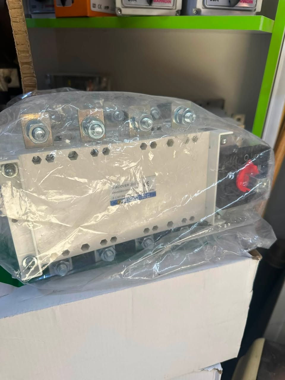 متوفر جنج سيكوميك + موترايز
160A 
250A
400A
630A 
للتواصل *********** او مراسلة الصفحة
