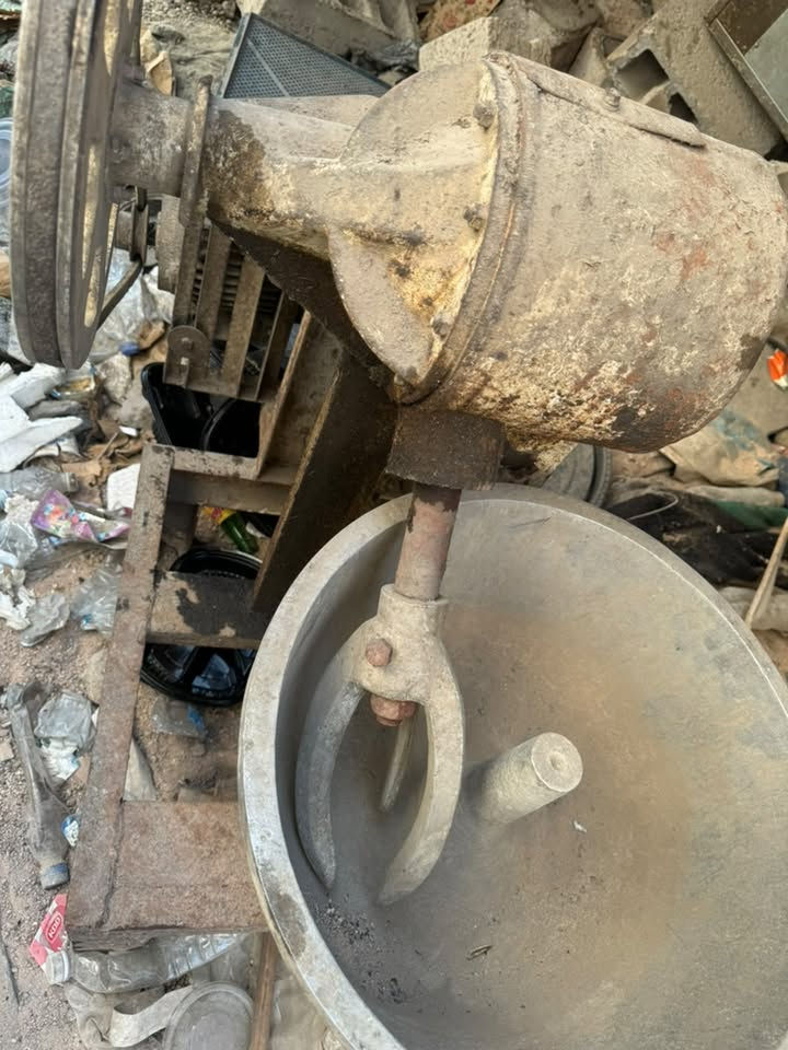 غراض مطعم للبيع
مكانهم بغداد الشعب 
***********
