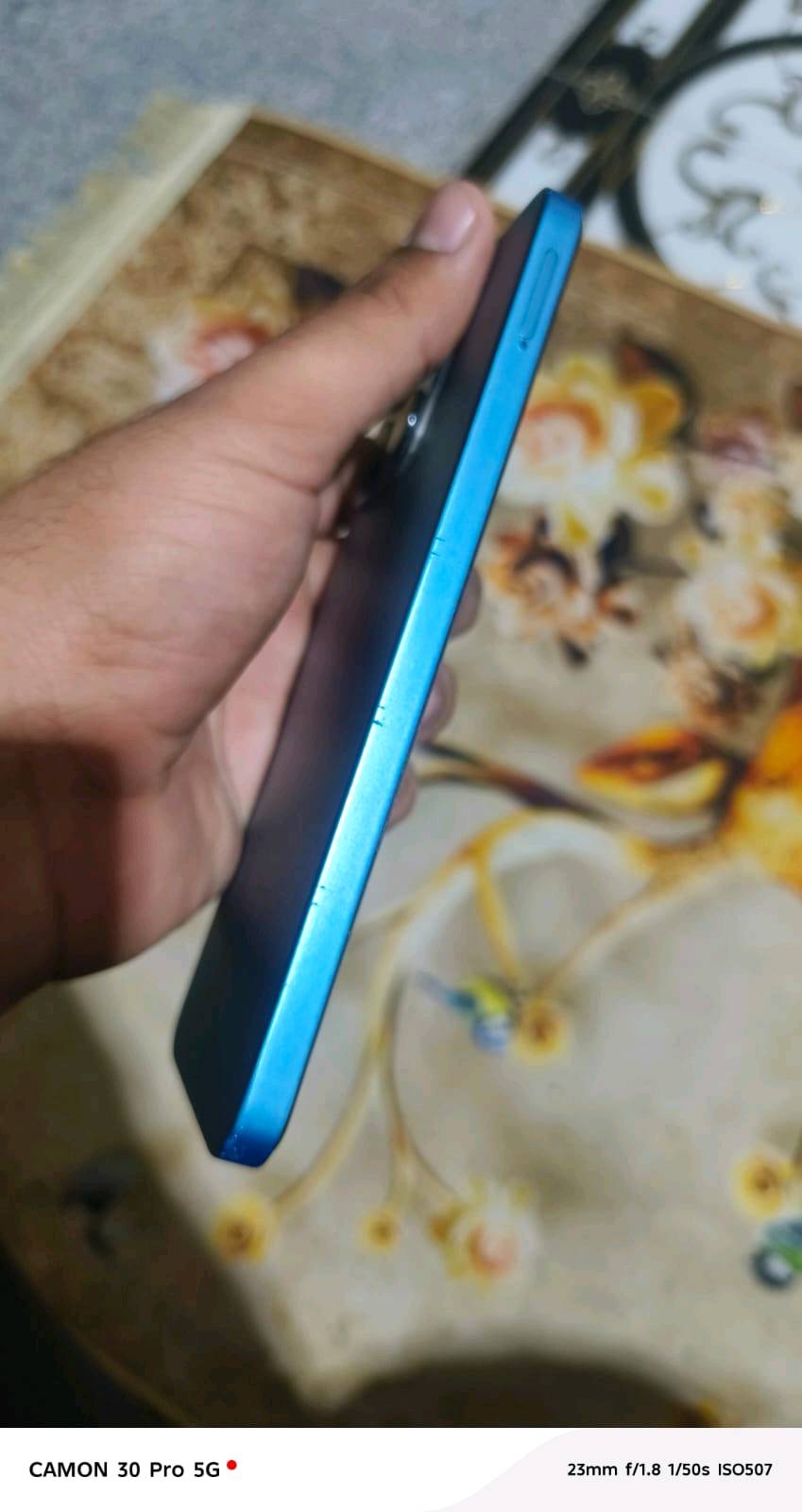 السلام عليكم جهاز honer x8a 
الجهاز امانت الله مامفتوح على على وضع الشركة تجي وتشوف بعينك جهاز خير من الله تصفح والعاب 
معدل التحديث 90 هيرتز 
الذاكرة 128/8 
البطارية 🔋 4500 صرف ماكو (يدعم الشحن السريع) بصمة اصبع +وجة شغالات 

ملاحظة⁉️ فقط هاذا الكسر بل شاشة ومامثر عليه ابد  
المكان. قضاء، القاسم 
السعر 100 وبي مجال كلش كلش بصيط