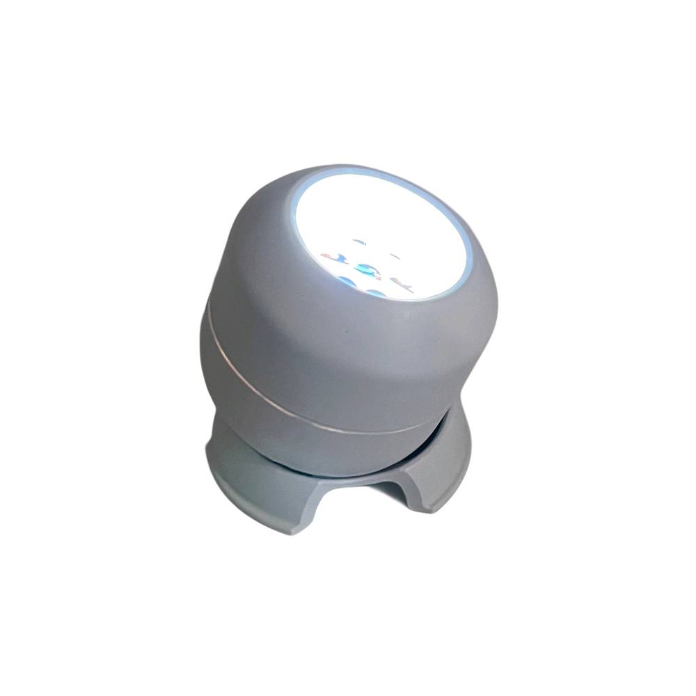 مصباح عرض ضوئي دوّار Rotating Projector Lamp

• مصباح عرض ضوئي دوّار صغير يعرض أشكالًا مضيئة على الجدار أو السقف ليمنح الغرفة إضاءة مميزة.

• تصميم صغير وخفيف بحجم مناسب للوضع على الطاولة أو بجانب السرير.

• يعمل بجهد منخفض 5V مناسب للاستخدام اليومي.

• يستهلك طاقة منخفضة 3W لتشغيل اقتصادي.

• يصدر ضوء بدرجة حرارة لون 6000K.

• هيكل مصنوع من بلاستيك ABS المتين.

• يعرض أشكالًا ضوئية على الجدران.

• اسم المنتج: Rotating Projector Lamp
• الأبعاد: 10 × 8.9 × 9.7 سم
• درجة حرارة اللون: 6000K
• الجهد الكهربائي: 5V
• القدرة: 3W
• مادة التصنيع: ABS