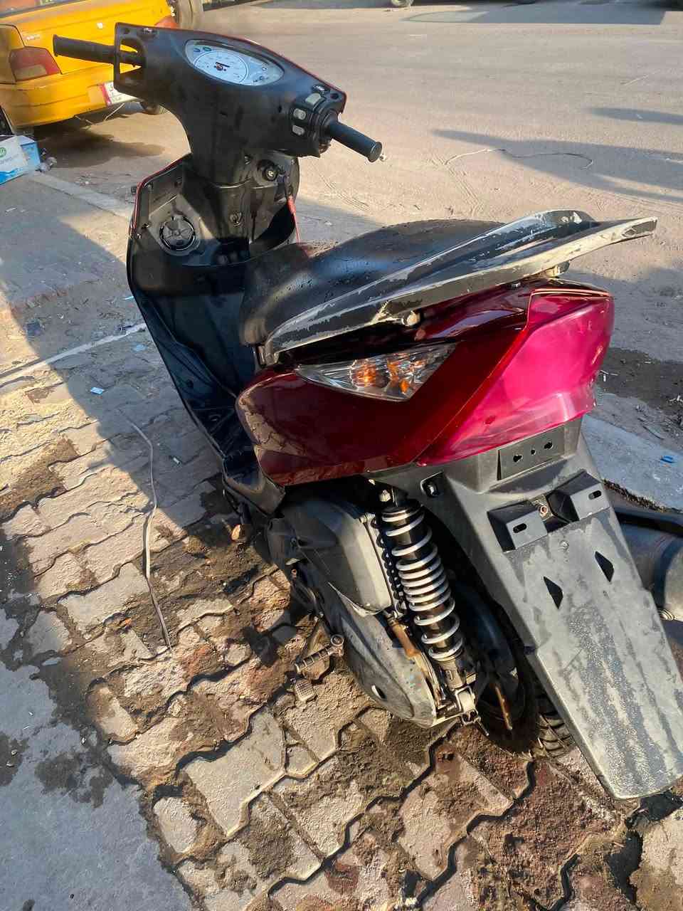 سلام عليكم شباب ثعلب نوزل للبيع دراجه مكينه ناعمه وحلوه كل كهربئيات شغاله وكامله دبلات نظيفه وفول نقصه بربك خلفي خلصان وباتري مره يشغل مره لا تعبان رايده ٤٢٥ مكاني الحريه الثانية رقمي ***********
