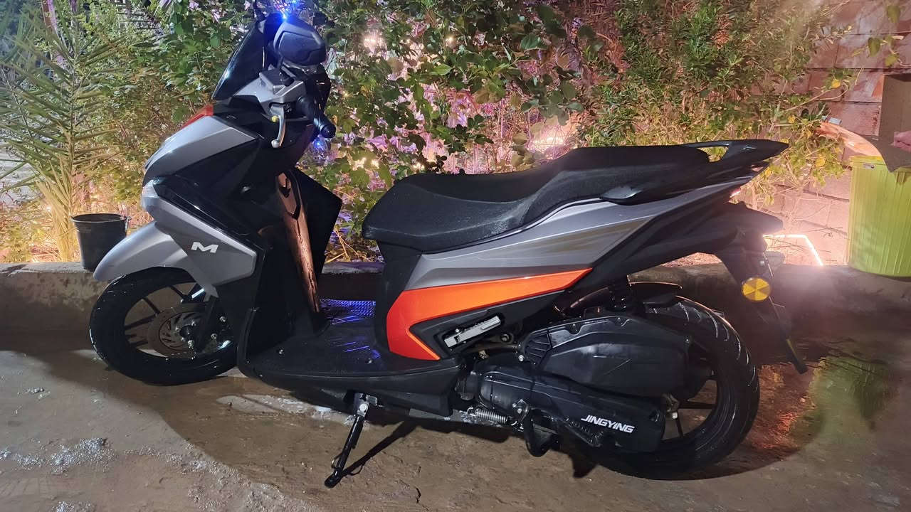 دراجة صيني محرك ١٢٥ c 
ماشية اقل من 5 الاف كيلو متر 

سرعة ٧٠ مقفولة 

سعرها 950 بيها مجال بسيط 

الدراجة بيها نواقص بسيطة قمجي بريك خلفي وفحمات مال سلف 

دراجة مكفولة ممفتوحه ابد 

عنوانعها الشعب سبع اقصور قرب المستوصف 

***********
