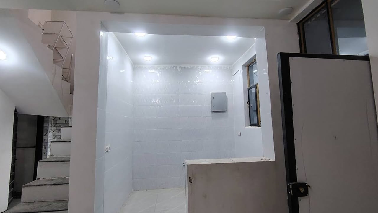 للايجار 60 متر🏠🏠 
بالنجف مقابل ملحق القريه شارع الصب عمود ٣٢١
سعر الإيجار 200 الف بالشهر 💸💸
للتواصل *********** وأتساب النجف, العراق
