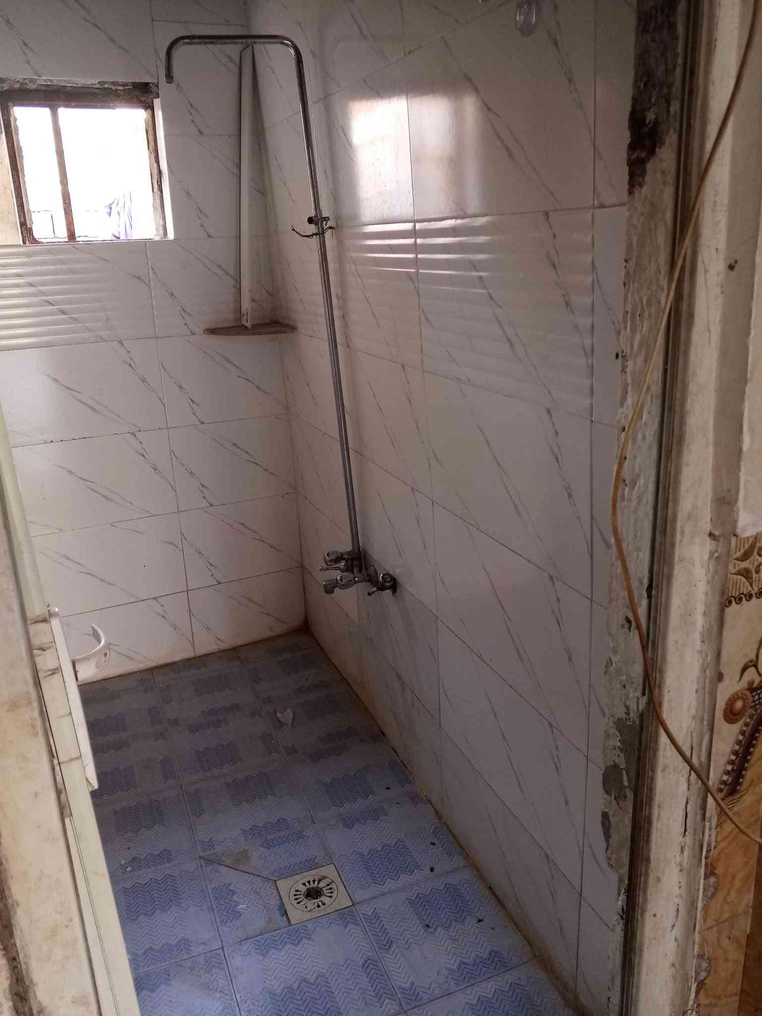 البيت لليجار المساحه ١٠٠ متر 
العنوان حله مفرك عنانه سنجار خلف 
معمل البلاستك الاتصال عل رقم ‏‪***********‬‏
