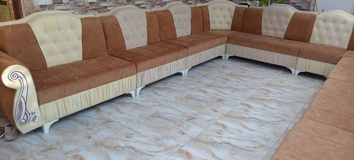 ديوان 14متر زاويتين بعدو جديدة سعره مناسب جداً بيع مستعجل للتواصل الرقم بي واتساب ***********
