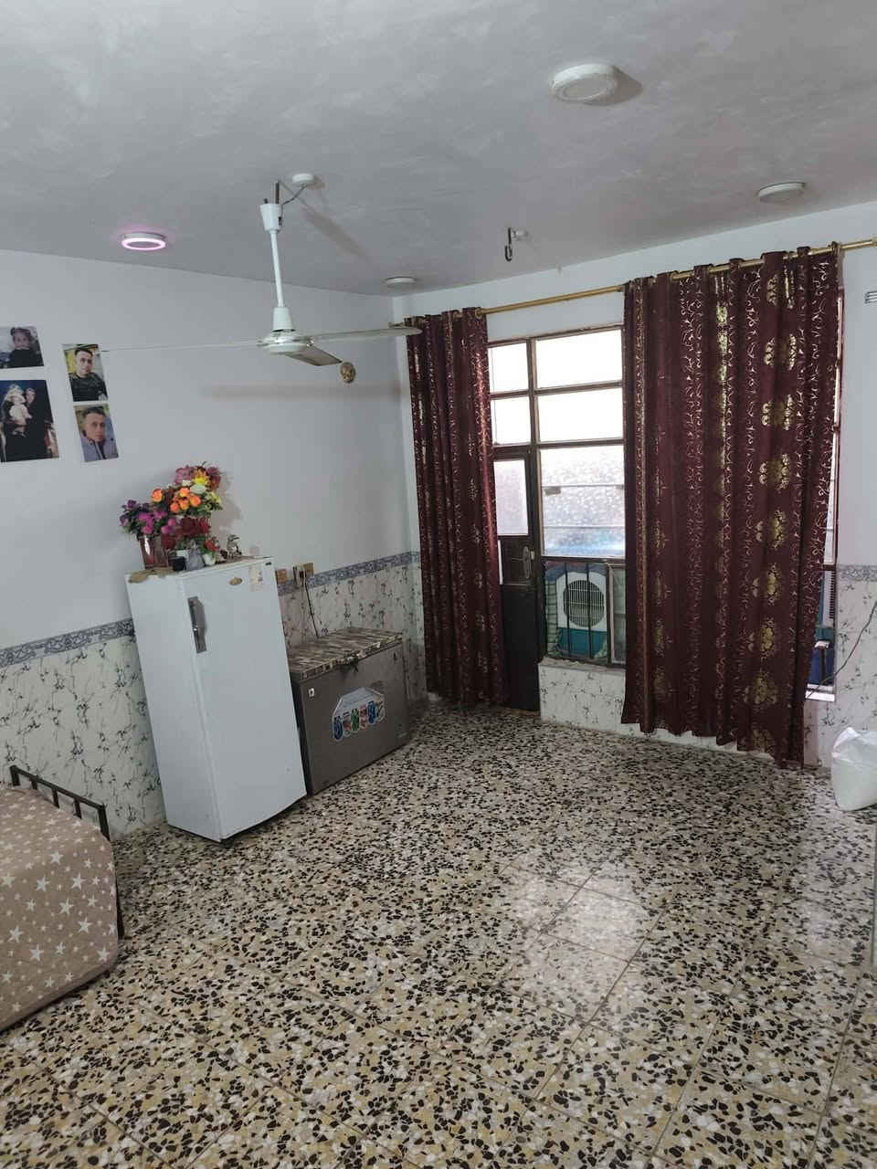 بيت ١٥٠م طابو زراعي سند ٢٥بناء حديث درجه اولى غرفتين نوم صاله استقبال مطبخ مجمع صحيات خارجي وداخلي ارضيه كاشي الموقع حي علوش قريب سيد اكريم
السعر 90 وبي مجال ***********
