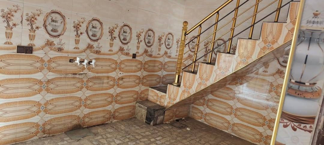 بيت 100 متر للايجار طابق واحد غرفه وصاله ومطبخ واستقبال وصحيات داخليه وخارجيه ومنور  في حي ميسان في منطقه الشريط قطاع 76 
للأستفسار *********** 📞
او مراسله صفحه مكتب ابو مشتاق للعقار 
عنوان مكتبنا
"الكوفة حي المتنبي الشارع الفاصل بين حي المتنبي وحي الجامعه مجاور مكتبه هشام " 
نستقبل جميع عروضكم من البيوت والعرصات
