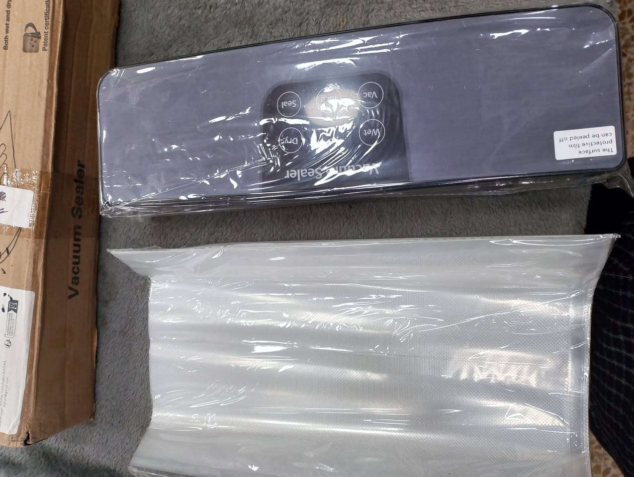 ماكينة تفريغ الهواء وحفظ الطعام Vacuum Sealer
المواصفات:
تفريغ الهواء من أكياس الطعام.
إغلاق الأكياس بالحرارة.
وضع Dry للأطعمة الجافة.
وضع Wet للأطعمة الرطبة.
وضع Rice للأرز والحبوب.
وضع Vacuum للتفريغ.
وضع Seal للإغلاق فقط.
تساعد على حفظ الطعام وإطالة مدة صلاحيته.
بسعر 10 الاف 
يوجد توصيل لجميع المحافظات 🛵 
***********
