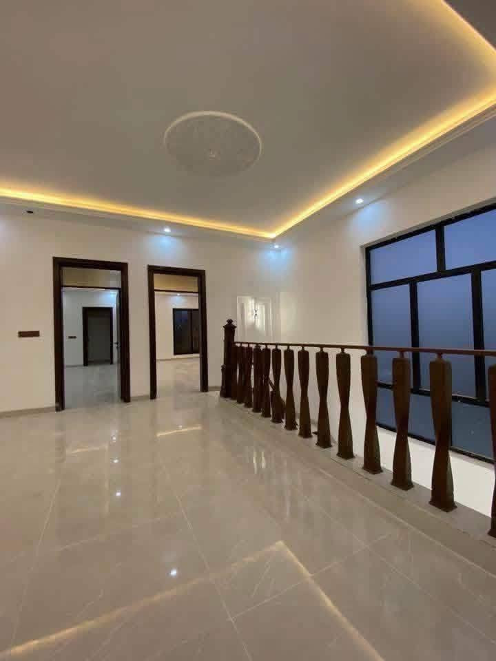 السلام عليكم(240مليون💰)دار للبيع في تكريت
مساحته الكليه 300متر الواجهيه 10م النزال 30م☑️

موقعه جداً راقي ومميز بنص السكن والخدمات🏗️المدارس والأسواق شارعه 15متر صدته المرغوبه📍

غرف نوم 5 أستقبال واسعه مطبخ واسع حار وبارد🚰

صالتين فوك وجوا بالأضافه لمناور وكراج وحديقه🏕️

الدار شغل جناي درجه أولى نظام دكتات بالكامل🏗️

الواجهيه حجر حلان والسقف سحب مغربي ايضاً☑️

السطح شتايكر نظام غاز دفن وتأسيس كامرات🎥

غرف النوم مساحتهن واسعه مميزه نظام ماستر🛁

طابو سكنيي ملك صرف تحويل مباشر للمشتري✍🏾

ملاحظه مهمه البيت غير مشمول بمنصه عقاري🖥️ 

للأستفسار أكثر عن الدار الاتصال ع هذا الرقم 
***********
