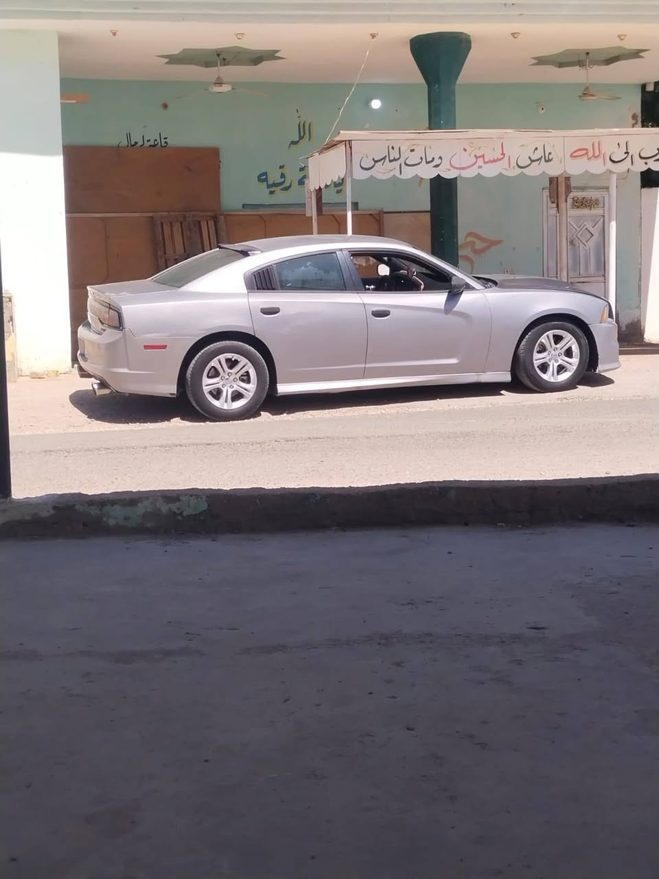 سلام عليكم
للبيع دوج جارجر 11 رقم بغداد وارد كندي بيه جاملغ صبغ ..مواصفات 6سلندر داخل لون احمر كشنات جلد شاشه كبيرة   تحكم استيرن منضومه زنون  سياره جاهزه مكينه وحداده وتبريد وتخم تاير   والاستفسار  ***********

مكان السيارة سماوة

السعر123 مع المجال
