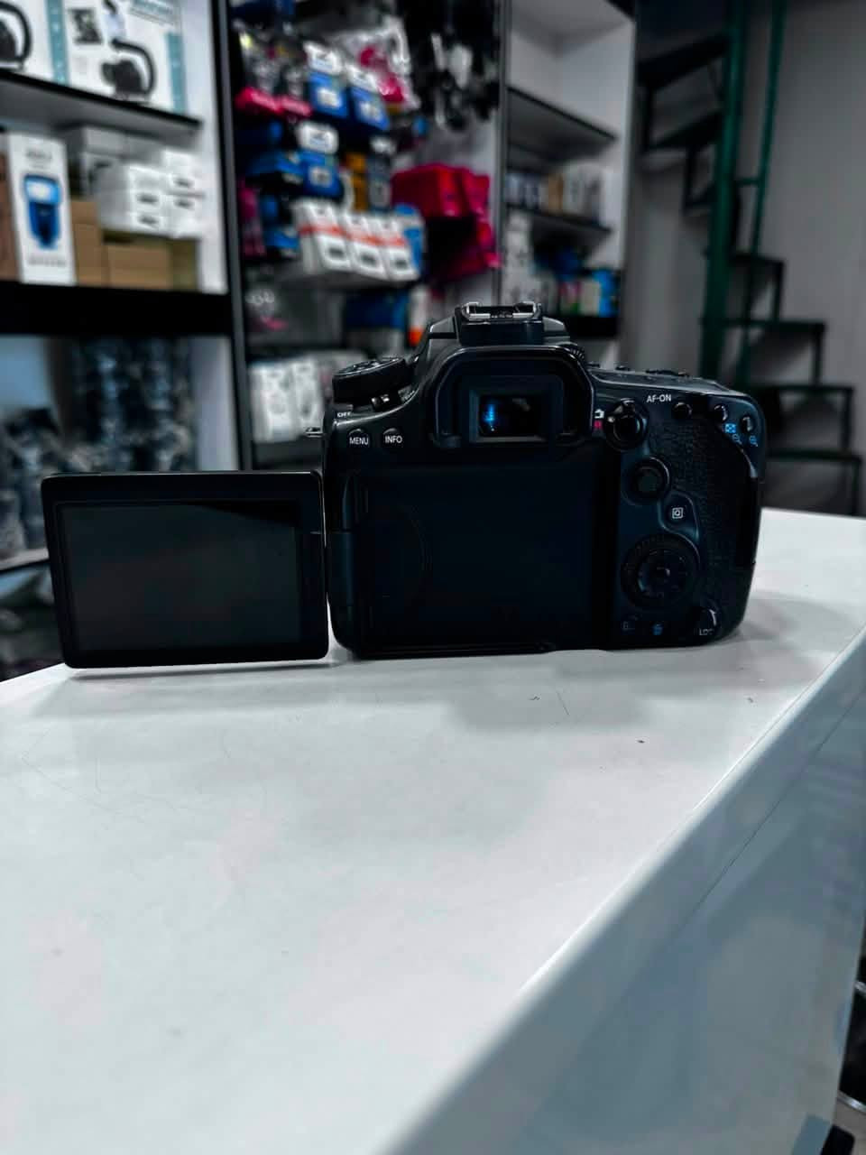 Canon EOS 90D مستعملة — بحالة نظيفة

🔥 فرصة حلوة للمصورين اللي يريدون كاميرا قوية وموثوقة!

🔹 النوع: Canon DSLR
🔹 الموديل: EOS 90D
🔹 دقة 32.5MP
🔹 تصوير فيديو 4K
🔹 سرعة تصوير تصل إلى 10 إطارات/ثانية
🔹 تركيز تلقائي سريع ودقيق
🔹 شاشة متحركة ومناسبة للتصوير المتنوع
🔹 الكاميرا مستعملة ونظيفة

📍 العنوان: بغداد – الباب الشرقي، مجاور عمارة الوقف القادرية
📞 للاستفسار:‭***********‬
