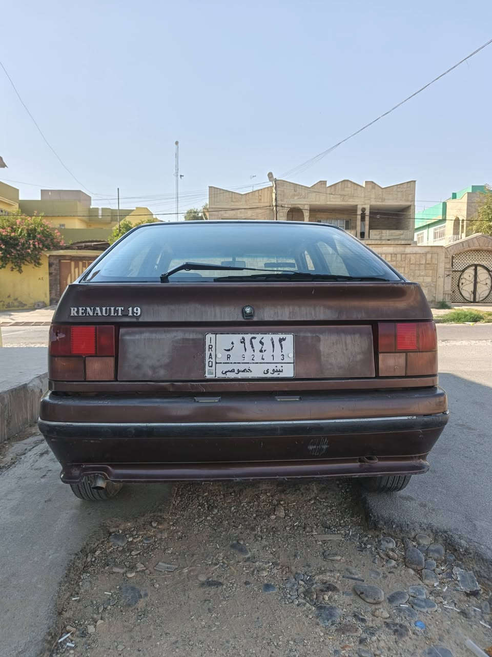السلام عليكم 
رينو 19 موديل 1991 
محرك وكير نضاف لاصرف ولانفخ 
محرك كابريتر اقتصادي بالبنزين 
تخم جديد 
رقم الماني شرط التحويل 
سيارة بدون معجون وبدون صبغ 
السيارة  اساسها جديد كدام العين  مثل مابالصور تجي تشوفها 
السعر 17 وبيها مجال للطيبين خبر وتدلل التواصل على الرقم, ***********
