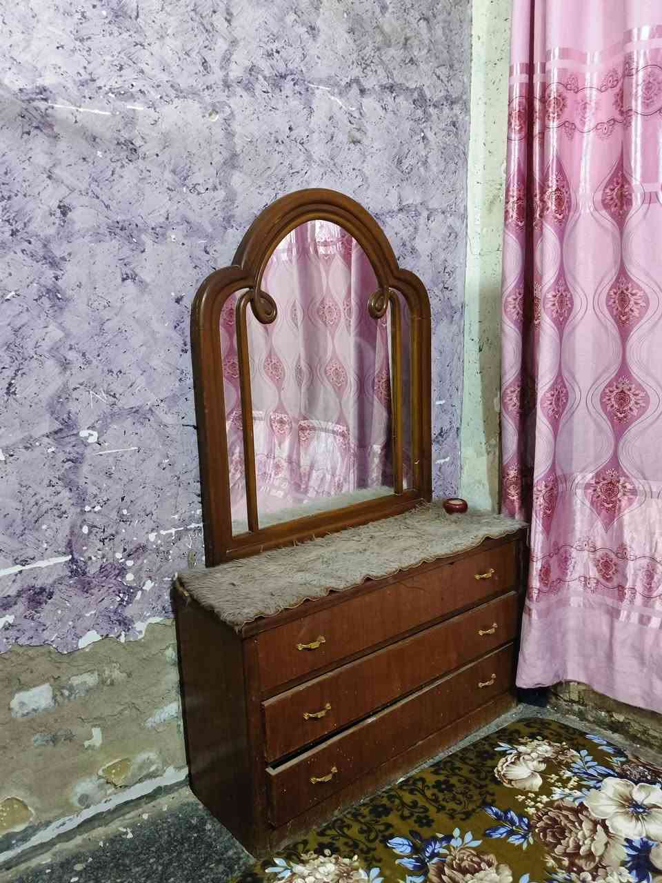 غرفه اخشاب تزكام نظيفه عايز لها بس القفاله مال يبان ست قطع مكان بغداد بكويريش السعر 350 وبيها مجال بسيط*********** استفسار على هذا الرقم واتساب
