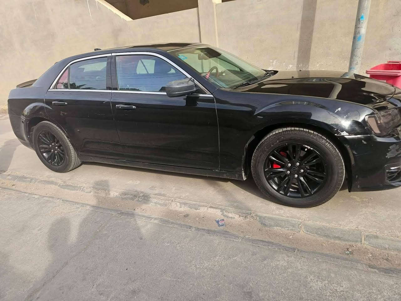 السلام عليكم
للبيع كرايسلر C300 اوباما 

- 2016 أصل 
ماشيه 180
- هزه جديده 
- رقم وسنويه بأسمي 
- رقم واسط
- وارد أمريكي حادث جاملغ امامي عكس  مبدل مصبوغ ونفس الجاملغ بي ضربة دراجه خفيفة عالبارد داخل العراق اكو تلحيضان طخوخ وشخط موضحات  

- ايرباكات جميعها سليمة ولا واحد طاك . 
-داخل محدث فايبر كاربون 
-نوافذ جانبية كلها مشتغلها بلرايز  
-بنيد محدث هيمي 
-دعامية محدث جديدة اس 
-لايت عين الشيطان 
-حدادية جديدة 
-تخم تاير جديد 
-فريز جديد هسة شديته
-السياره جاهزه من كل نقص فول سيرفس 

المواصفات/

-كير ماوس 8 نمر
-بانوراما قطعتين
-تشغيل عن بعد
-كشنات تدفئه تبريد
-كشنات كهرباء جلد اسود
-لايت زينون عدسه عين الشيطان 
-شاشه كبيره تدعم كاربلي
-بصمه تشغيل وأبواب
-خزن ميموري
-كامرا خلفيه
-ستيرن كهرباء
-تبريد قطعتين
-تحكم ستيرن جهتين مع مثبت سرعه
-مري كهرباء
-برده خلفيه كهرباء
-ويل18 بلادي مصبوغ اسود 
باقي المواصفات معروفه
السياره جاهزه ربع ما تصرف عليها ومال جناي 

سعر 180$ 
الهاتف   ***********
المكان     واسط قضاء العزيزية
