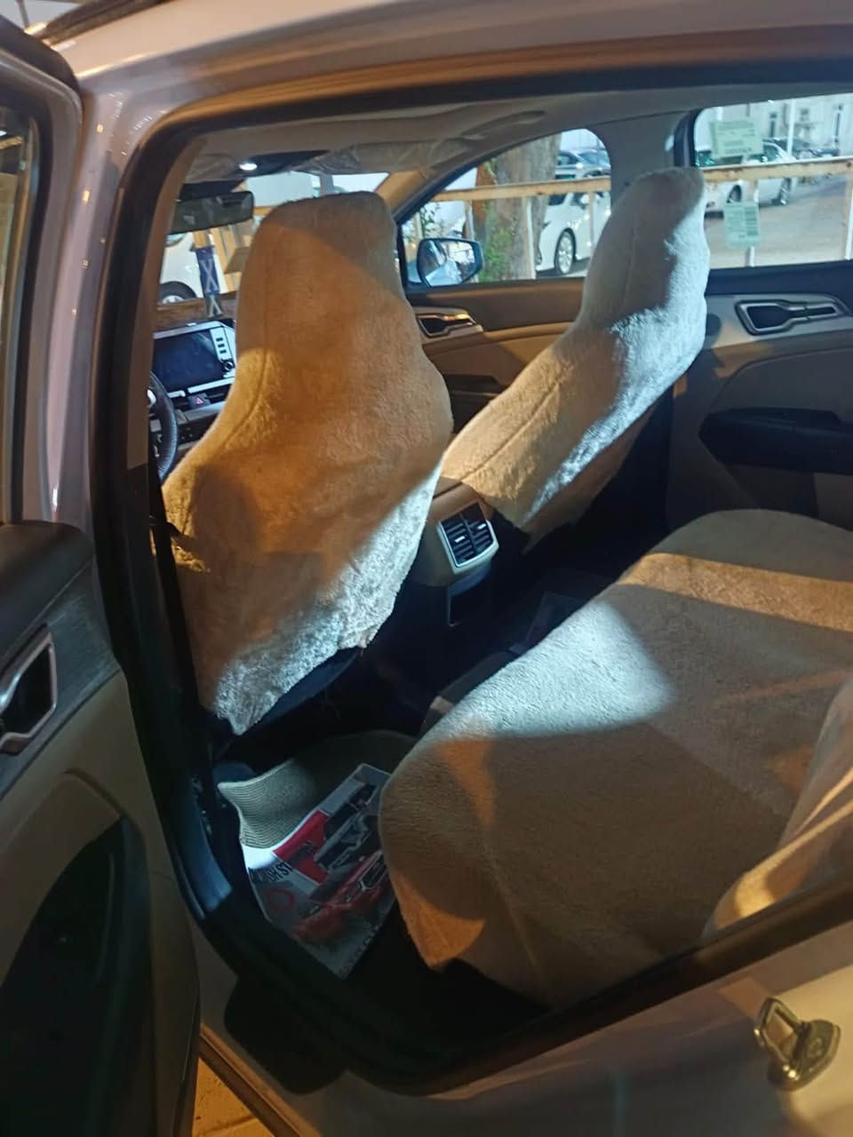 سلام عليكم 

سبورتج خليجي 

موديل 25

رقم أربيل 

فول مواصفات 

بنراما رادارات جانبيه 

كراسي كهرباء 

صندوك كهرباء 

بصمه تشغيل وبصمة أبواب 

تشغيل عن بعد 

حساسات امامي خلفي 

شفتات ستيرن 

ماشيه ١٨الف

ويل ١٩

هندبريك بصمة 

مري شفط 

سعر 225$$

العنوان الرمادي 

مركز المدينه 

رقم الموبايل 
***********
***********
