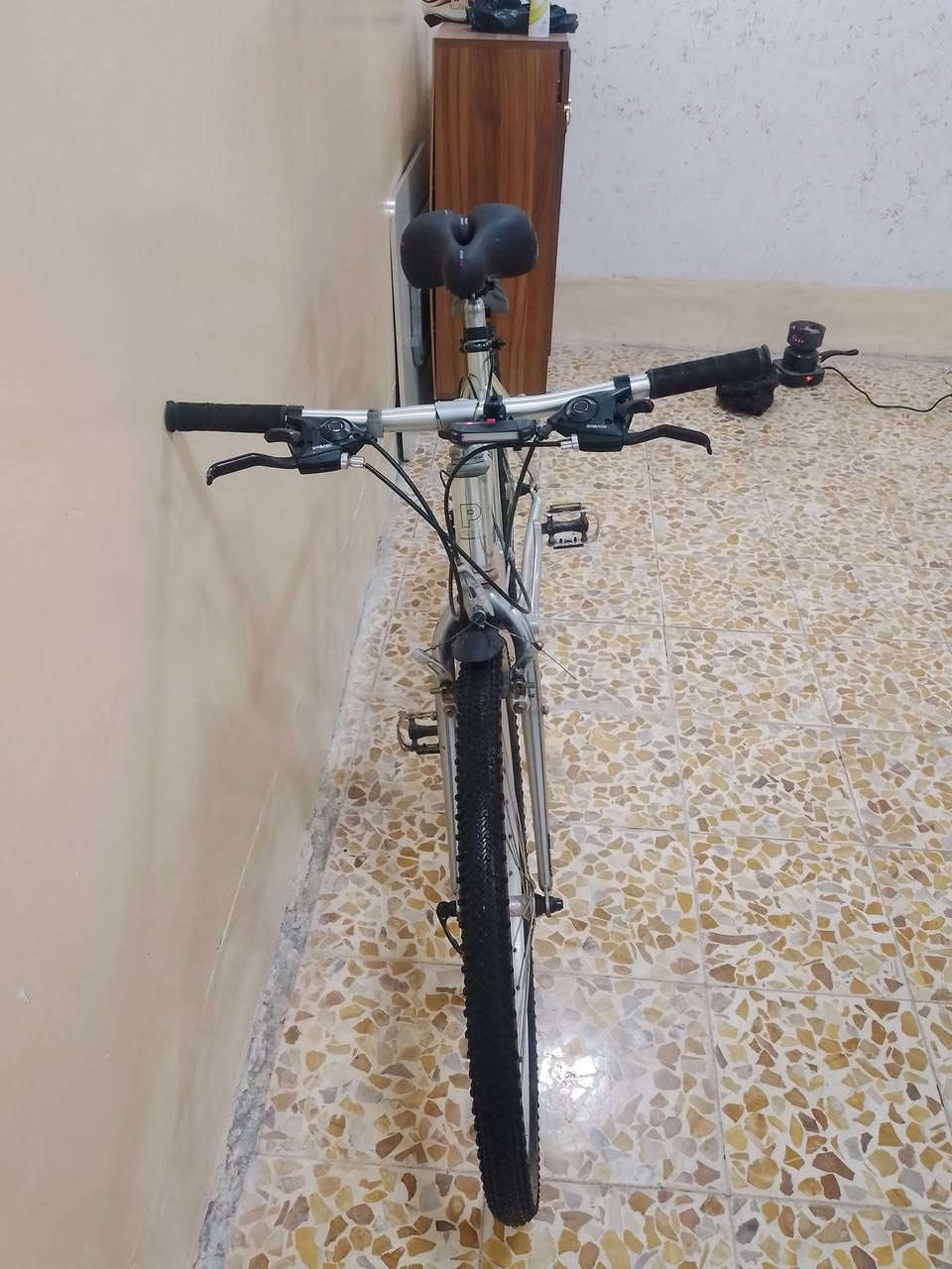 با يشكل للبيع نضيف حيل لشه فافون مطلي استيل تا يرات جدد السعر 85 بي مجال بصيط عنوان موصل  الأيسر حي سماح. ***********
