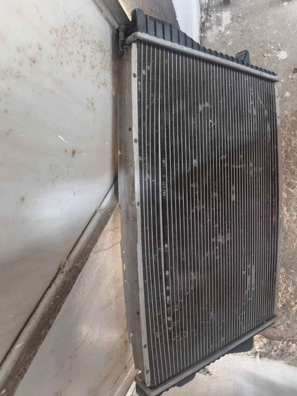 بسم الله الرحمن الرحيم.
للبيع غراض خفاش مستخدم بيهن مال حاويه وبيهن تفصيخ عراقي. 
عنوان موصل ***********
