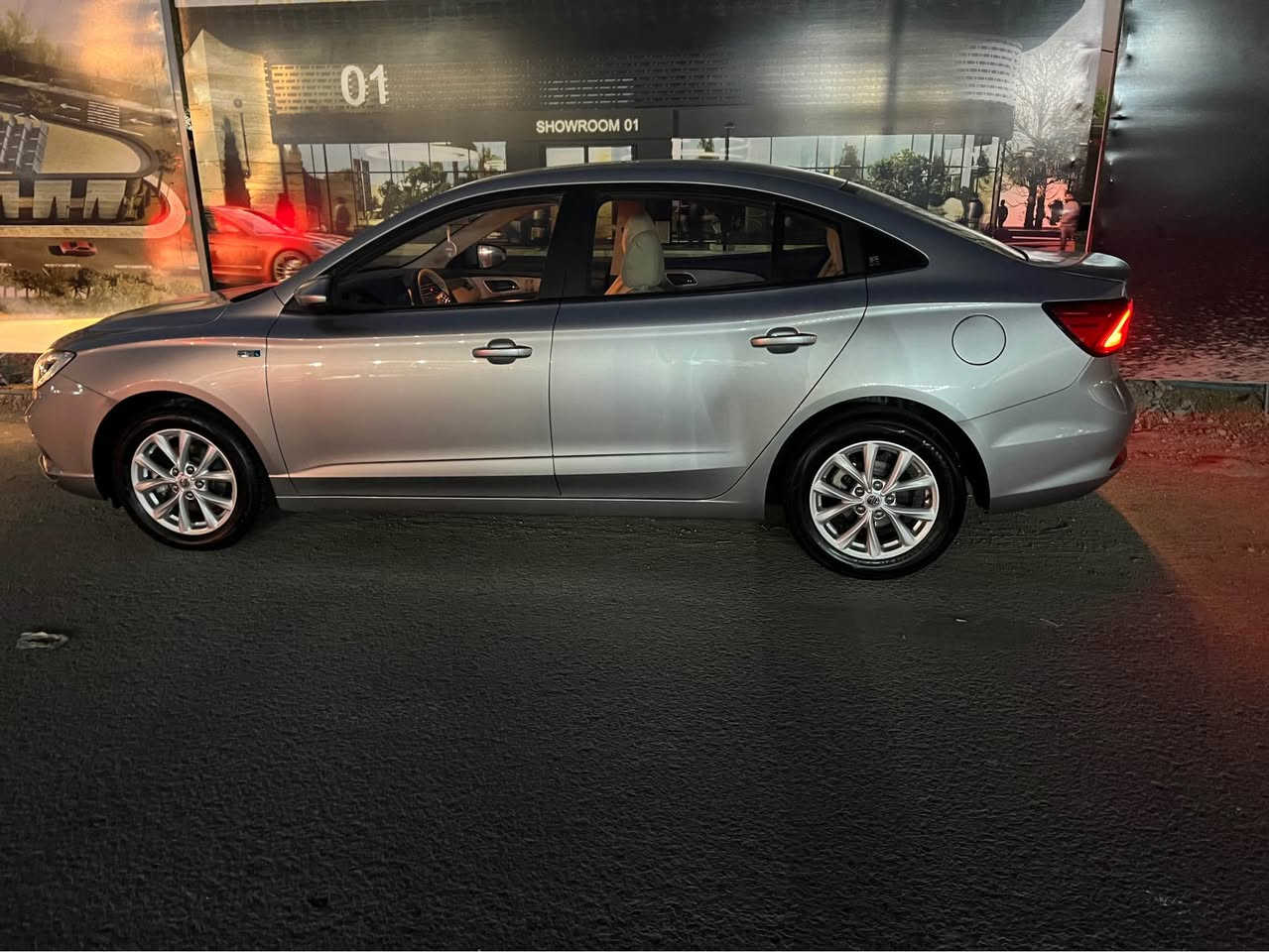 Mg 5 
2025 
Standart plus 
21 km 
هیچ پێوە نیە 
سەیارەکە لە سلێمانیە 
سۆنەریم داناوە 
*********** Singapore
