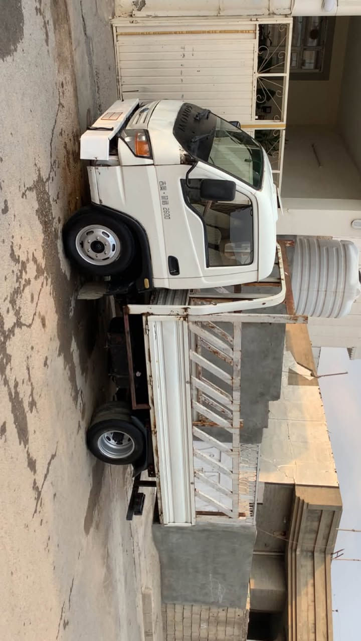 بۆ فرۆشتن  جۆری سەیارەکە گۆناوە سینیە (حلوجە) سیارەکە ٦ تایەی لۆکی لە ژێرە ٢٠١٢ چوار پستۆنە  چەمچەو بۆدی جوانی پێیەوە مەکینەی دوکەڵئ هەیە لە فیدۆیەکە دیارە ئیتر من ئاوا ئەی فرۆشم نرخی ٢٥ گەڵاو مەحامەلە ژمارەی خاوەنئ ٤٩ ٨٩ ٧٠٦ ٠٧٥٠
