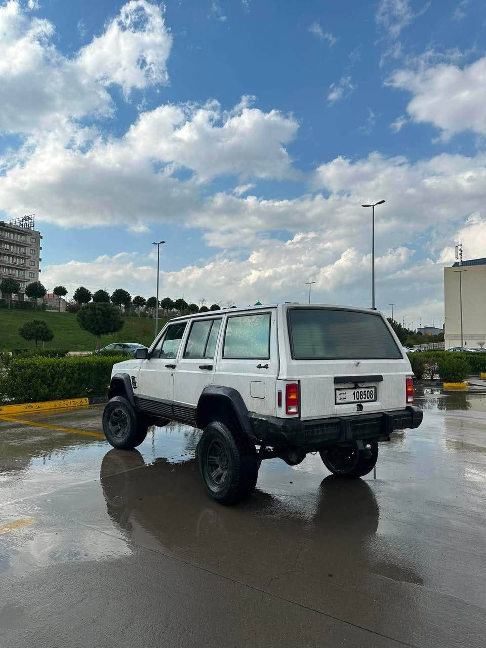 سەرەتا بە ناوی خوای گەورە جێبی شقارتە مۆدێلی ١٩٩٣ ماشااللە سەیارەیەکی زۆر جوان و ڕێک و پێک گێڕو مەکینە بە شەرت ئارمی سلێمانیە ئاڕمەکەی تۆزێ کالبۆتەوە بە شەرتی ئەوەی مالی کەس نەبێت پارەی کەسی تیا نەبێت گێڕی ئۆتۆماتیکە کامێرای پێش و دوا کارەبایی زۆر مەزبوتە سەیارەکە بەرز کراوەتەوە بۆ ئۆفڕۆد ٦ مکەبەرەی JBL بۆ دانراوە ناوی کامل تەعمیرەو گاعی و کوشنی لۆکی تێگیراوە ماڵی ئەم پایز و زستانەیە پاتری و هایدرۆلیک و ڕۆنی مەکینەی تازە گۆڕاوە  نرخیشی ١٨ گەلاو کەمێک معامەلەیە *********** السليمانية, العراق
