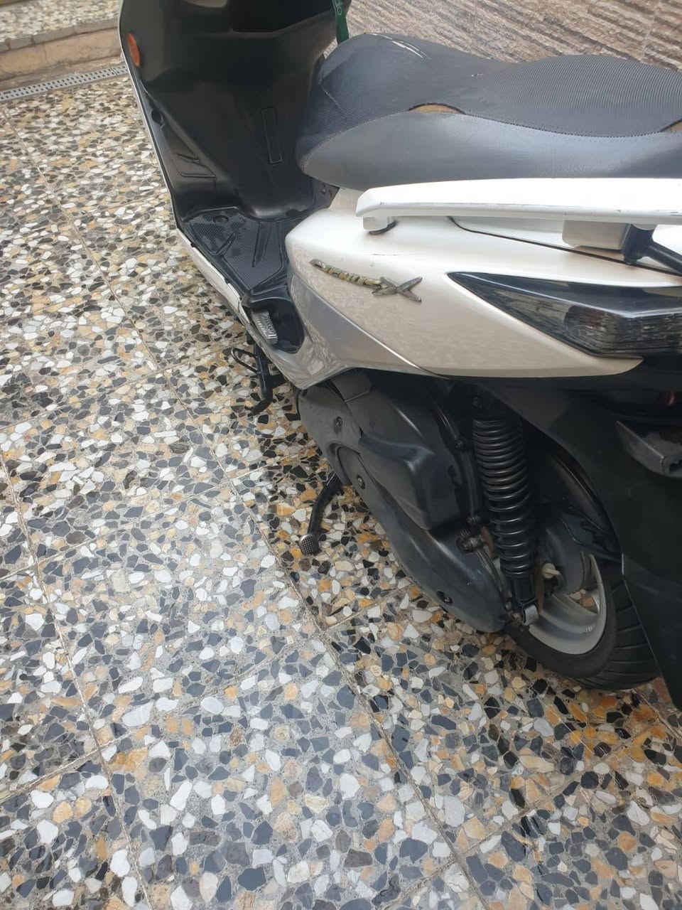 دراجة سكنس لد كوري نوزل دراجه كفاله اكو طخات بسيطه بل كفر العنوان مدينة الصدر سعر 950 وبيهه مجال حك الجميع رقم تلفون ***********
