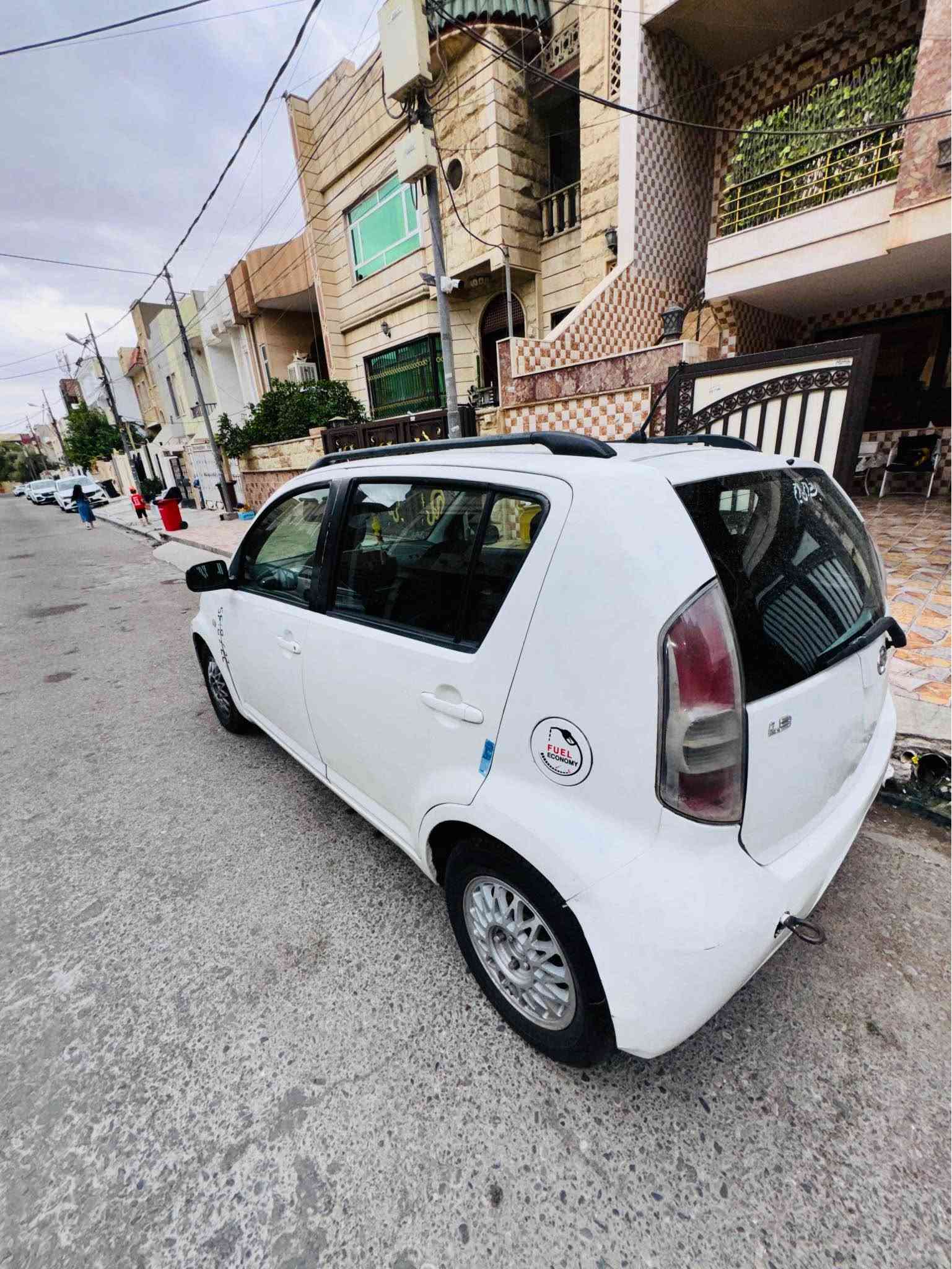 ***********
دایسۆن سیرۆن 
مۆدیل 2005
سبوخ عام بۆ جوانی بێ لێدران 
گێر و مەکینە بەشەرت 
تەبرید بە شەرت 
هەزە نویە 
سەنەوی رەقەم نوێیە 
شاشە ئایپاد کامیرە 
سعری 55 و مجالەکی کەم 
مكان السياره اربيل هفلان تهايسون    ياباني     
رقم اربيل رقم جديد 
اوتوماتيك 2005   ابيع كفاله كير ومحرك   تبريد هزه جديده    سنويه  رقم جديد  شاشه ايباد كامره
مسبوع عام لل جماليه بيدون ضربه أربيل, العراق
