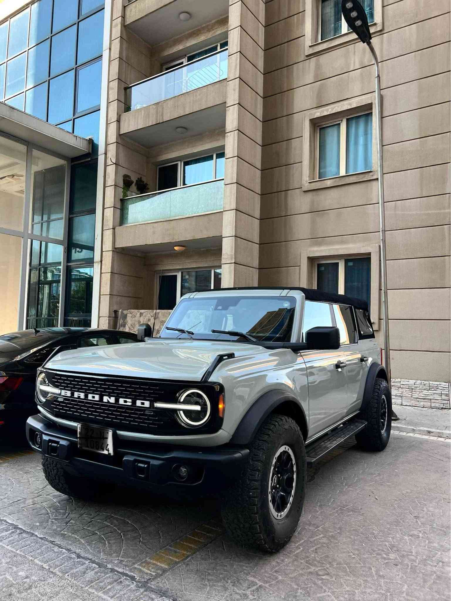 فورد برونكو ٢٠٢٢ جبلي 
258فخر الصناعه الأمريكية القوه المتانه التحمل 
لون سموك المرغوب 
محرك v4 
فور ويل عتله مودات 
٣ دكم شاشه 
سياره جديده عدله 
تايرات تخم لوك 
ضرر جاملغ بنيد شواصي لغد شرط 
مكان سياره اربيل ***********
السعر ٢٥٨$ بلاش أربيل, العراق
