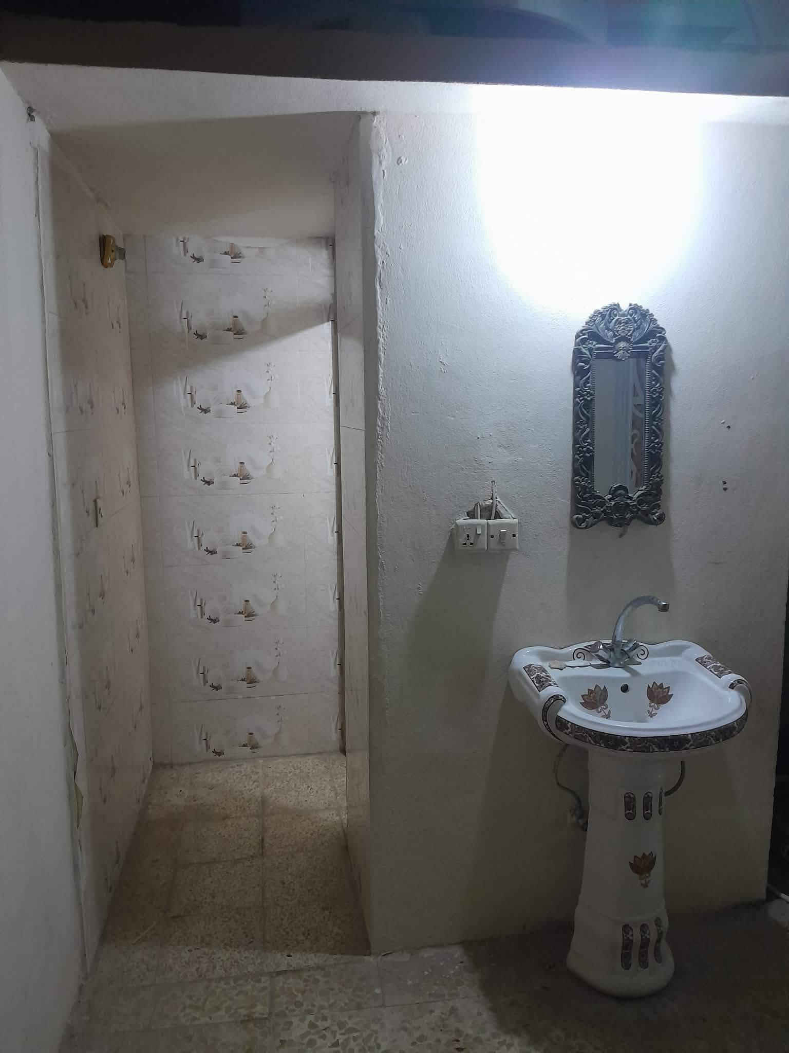 عندي بيت اللبيع حي الهرمات مساحة ١٠٠متر بناء حديث ملك صرف طابو السعر ٥٨مليون وبي مجال قليل هرمات الخامسة يم سايدين ربيعه يم المول تي مارت
الرقم خاص
