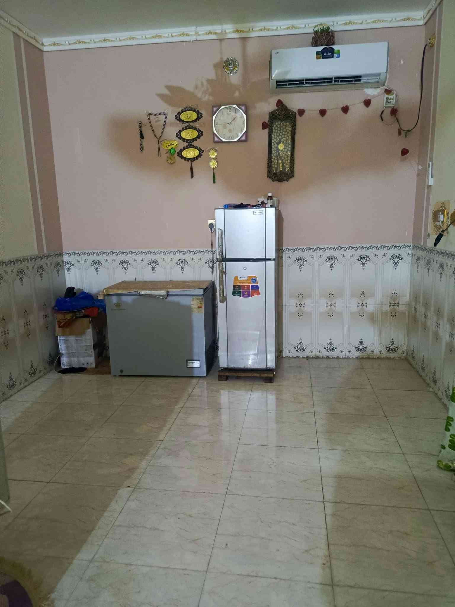 سلام عليكم بيت البيع يم الكنطره ما شيخ نعمه مساحته135 بي غرفتين ومطبخ وباب خلفي وستقبال  سعر خاص ***********
