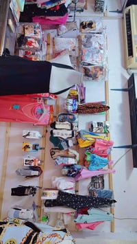 محل كوزمتك للبيع موقع الزعفرانيه قرب اربع شوارع عطور وميكاب وملابس داخ...