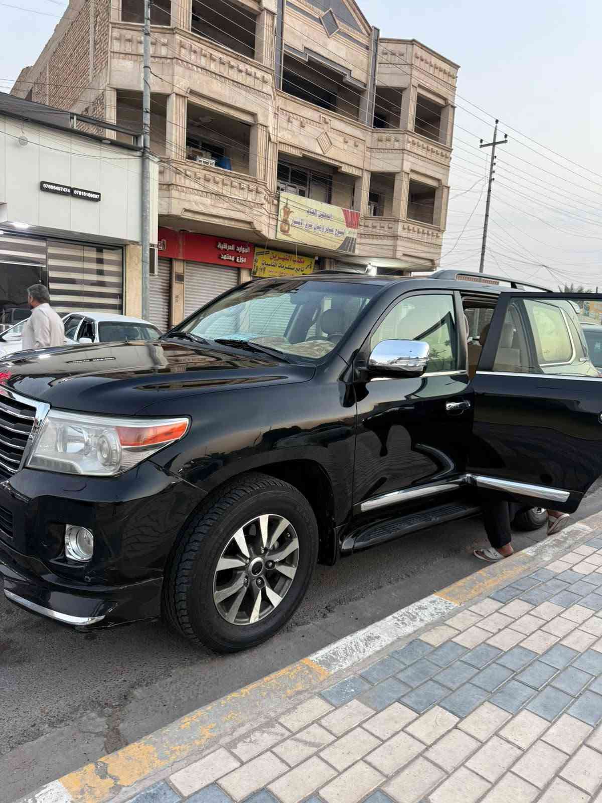 السلام عليكم
الاندكروز 2013 
V8 ...4600
فول مواصفات 
بصمه ابواب وتشغيل 
مري قلاب
 ثلاجه 
فتحه سقف 
 تخم تاير 
تحكم كستيرن 
شاشه وكامره  
حمام وبوليش  مسويله ما صار فتره 
رقم اربيل 
 السياره حلوه ومرتبه 
مكان السياره الفلوجه 
معروضه ب 370$ وبيه مجال 
ترهم بيع او مراوس 
***********
