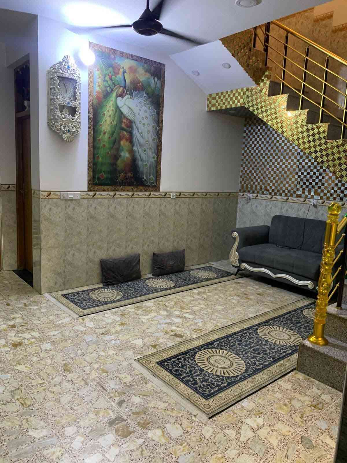 دار للبيع مساحة ١٥٠ متر جبه ٧.٥ × ٢٠ 
طابق الأول غرفتين نوم + سويت ستقبال ٧ × ٤ 
مطبخ حار بارد 📍✔️
طابق ثاني ٤ غرف نوم رقم العقار ٤٠٣ بداية منطقة 
مجاور شارع ٦٠ م تجاري موقع #ممتاز_للسكن 
ضمن قطع أراضي موظفي أمانة بغداد مقاطعة ٢ / ٩ 
زعفرانية حي الامانة _ تعامل مباشر معه صاحب دار 
مكتب الكناني للوساطة العقارية 📍✅️
موقع المكتب مدخل شارع ٤٠ م مقابل بناية #يا_حسين_ع
نوفر لكم قطع سكنية واستثمارية و تجارية و #مميزة تحتوي على تشجير من ضمن قطعة 
دور بمساحات مختلفة من ضمنها مطلوبه قروض الإسكان 
من يرغب #بشراء_و_البيع جاهزين ضمان حق البائع و المشتري 
إتصال والاستفسار *********** متوفر واتساب
