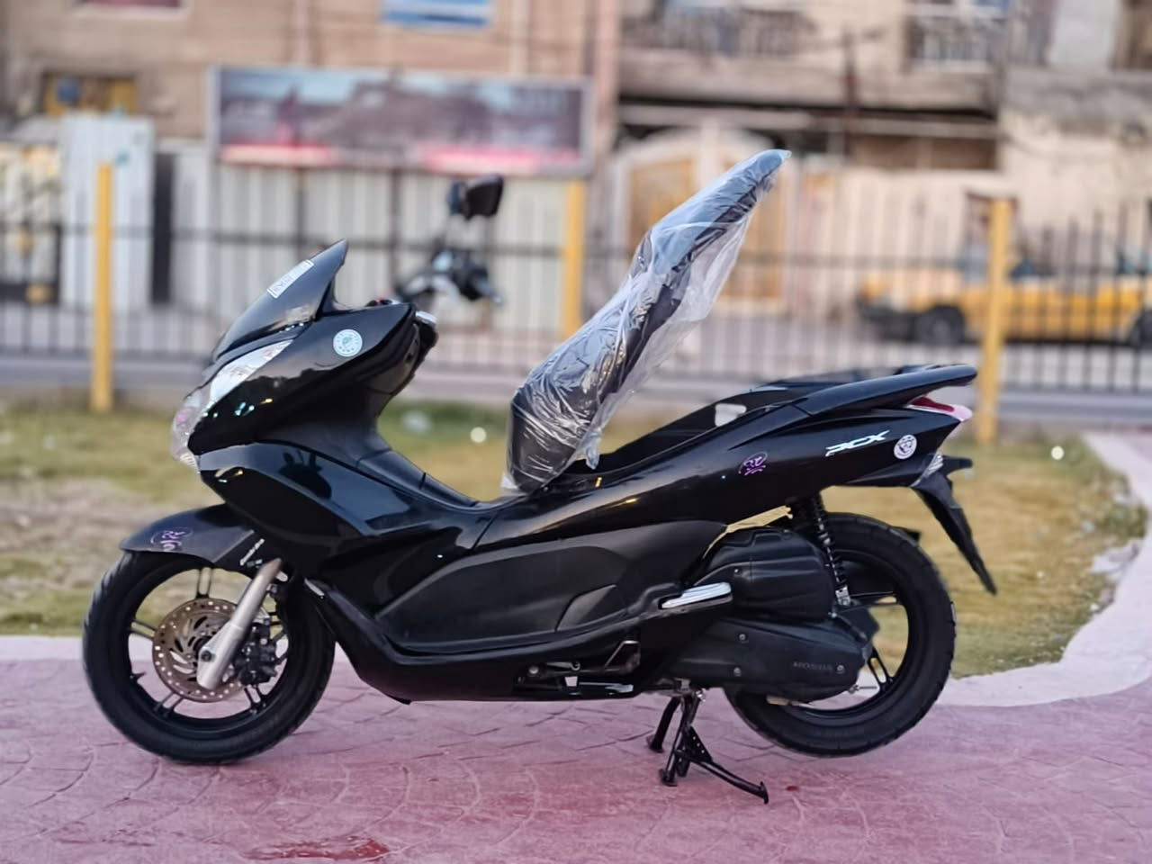 سلام عليكم....
دراجة (PSX)...(جيل الاول)  
🛵للبيع  
دراجة شلعه معدل كهربائيات كلهه شغاله 
دراجة جديده  بلادية
أي نقص مابيهة
جيب فيتر وتعال افحص
العنوان بغداد مدينه الصدر قرب مطعم ليمونة🍋 الاستفسار الاتصال على الرقم 📞 ***********
