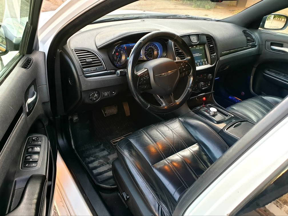 كرايسلر 300 S • ٢٠١٨ • بدون صبغ