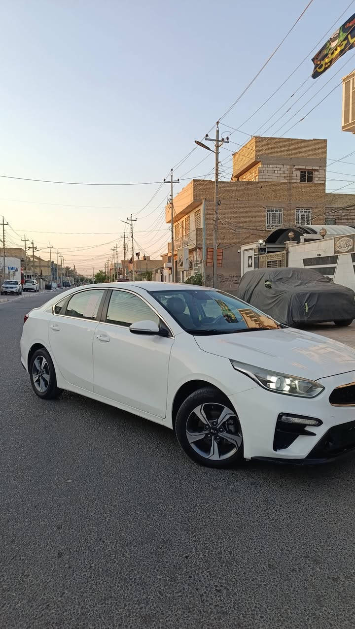 سلام عليكم للبيع سيراتو 2019
رقم اربيل باسم شركة تحويل او كاله 
مكفوله عده بارد شي بسيط بين البابين 
السيارة فول مواصفات عده الفتحه
بصمه 
تشغل عن بعد 
اشاير بلمري مري شفط
تحكم استيرن فول 
5ويل كروم
لد امامي خلفي
داخل لونين
محرك1600 دوش مامفتوح 
حساسات امامي خلفي 
السعر 140 وبيه مجال شي بسيط
مكاني كربلاء 
الاتصال 
*********** واتساب متواجد

