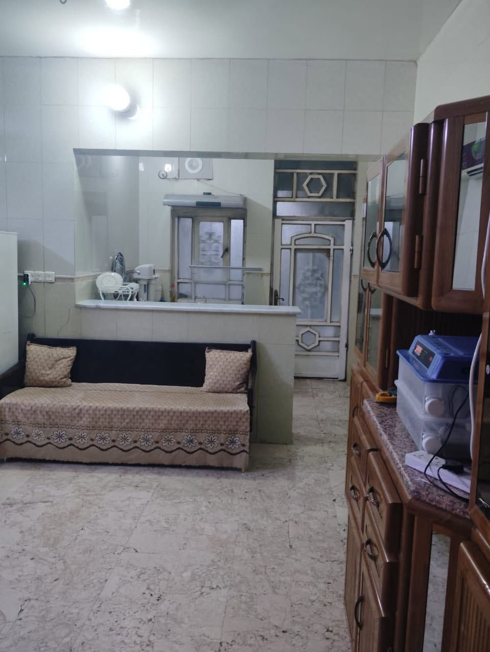 تحيه طيبه للبيع دار ملك صرف حي الجامعه بناء سنه 2021.   عالي عن الشارع 4 نوم استقبال كراج حديقه مطبخ كلدور خدمات منطقه كامله الخدمات السعر 650 وقابل للتفاوض المساحه 300 م واجه 15 نزال 20 م

نص مكتوب في الصور:
- 16 فرداً و5 كيانات مرتبطين بحزب الله على قائمة الإرهاب المحلية
- تسليم سفير إيران مذكرة احتجاج على محاولة تسلل عناصر بالحرس الثوري للبلاد