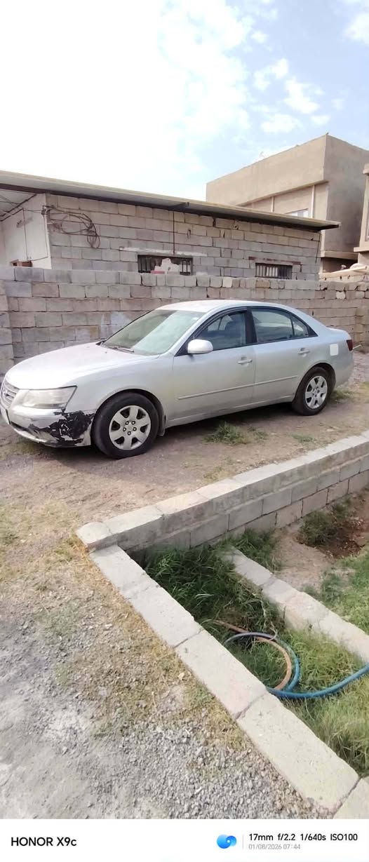 السلام عليكم سوناتا موديل 2008 للبيع محرك 2000 تخم تايرات جديد تبريد شغال نقص گمبريسر شرط السعر 80 وبيها مجال متواجد على الفيس راسلني  او اتصل ***********
