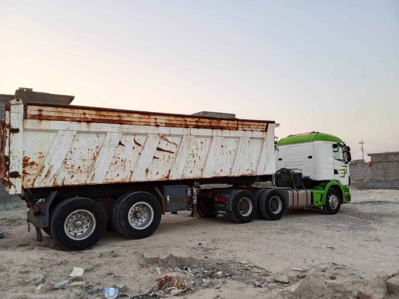 بيع مستعجل تريد بس راس ابيع واذا عربانه هم ابيع وبخدمة الشراي  مكاني بصرة الزبير حي الصحفين رقم راعي السيارة ***********@
