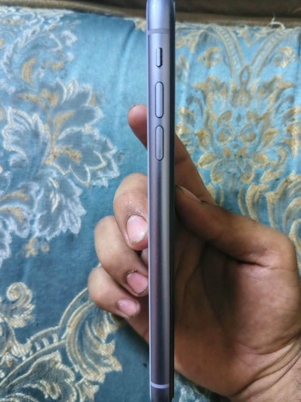 سلام عليكم آيفون ١١ عادي للبيع جهاز نضيف ما مبدل بي اي شي  وفيس إيدي شغال بطارية 74 بلادي سعر 280 وبي مجال شي قليل  عنوان بغداد شعب  رقم الهاتف ***********
