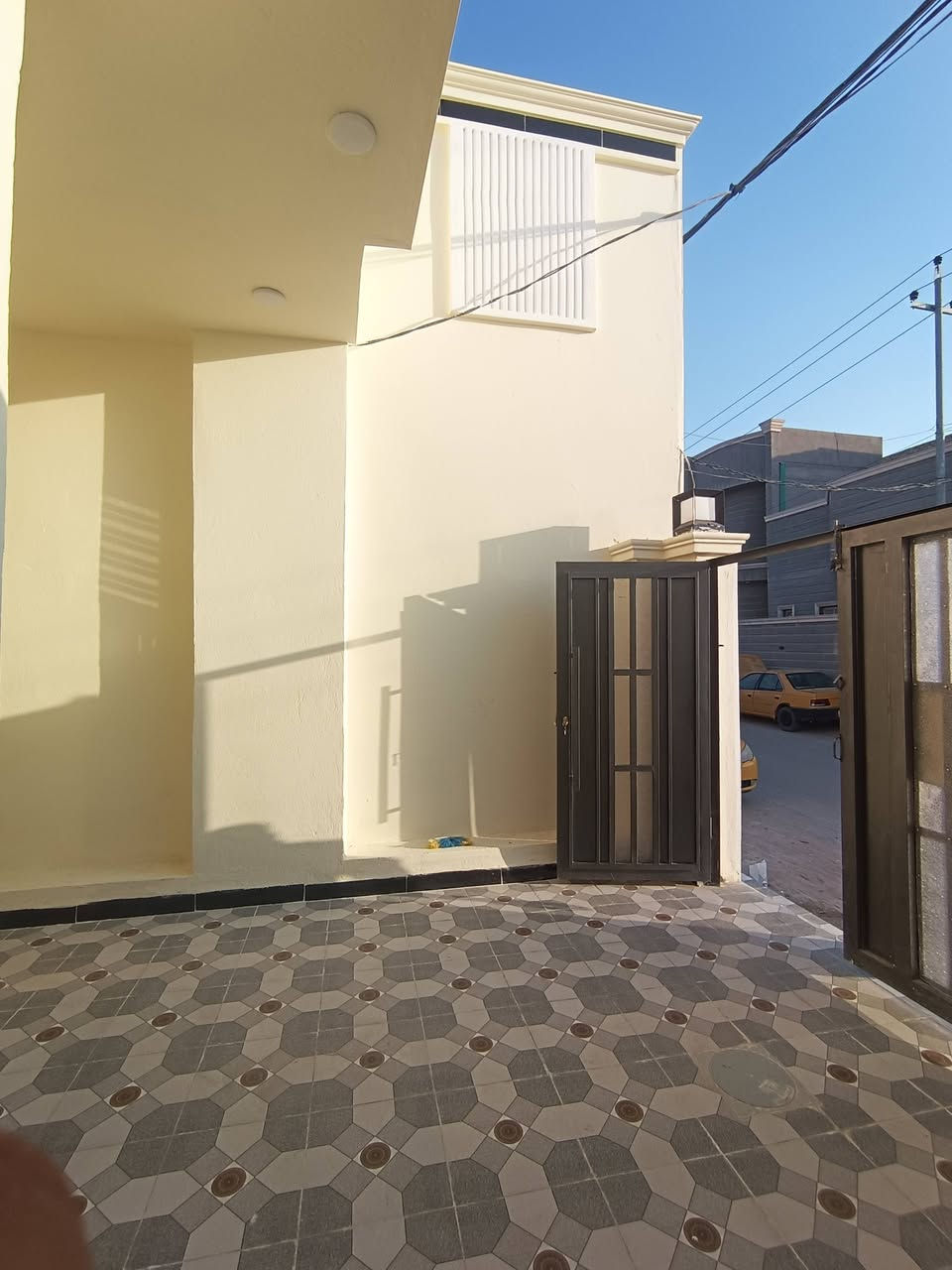 🏠 دار سكن للبيع – طابو زراعي سند 25

📍 الموقع: طريق السنية السياحي – مجمع توحيد العفلوكي، بعد السيطرة.

📐 المساحة: 105 متر
📜 طابو زراعي سند 25 – تحويل مباشر باسم المشتري

🏡 الدار يتكون من طابقين:

🔹 الطابق الأول: كونكريت مسلح، غرفة + صالة + مطبخ + استقبال + صحيات داخلية وخارجية + منور.
🔹 الطابق الثاني: شيلمان، غرفة + صالة + سطح.

✨ موقع مناسب للسكن والاستثمار.

((((((((((((السعر 68 مليون مع المجال)))))))))))))

📞 للاستفسار والحجز:
مراجعة مكتب علاء الخالدي للعقار أو الاتصال على الرقم: ***********

#مكتب_علاء_الخالدي_للعقار
#دار_للبيع #الديوانية #السنية #عقارات_الديوانية

