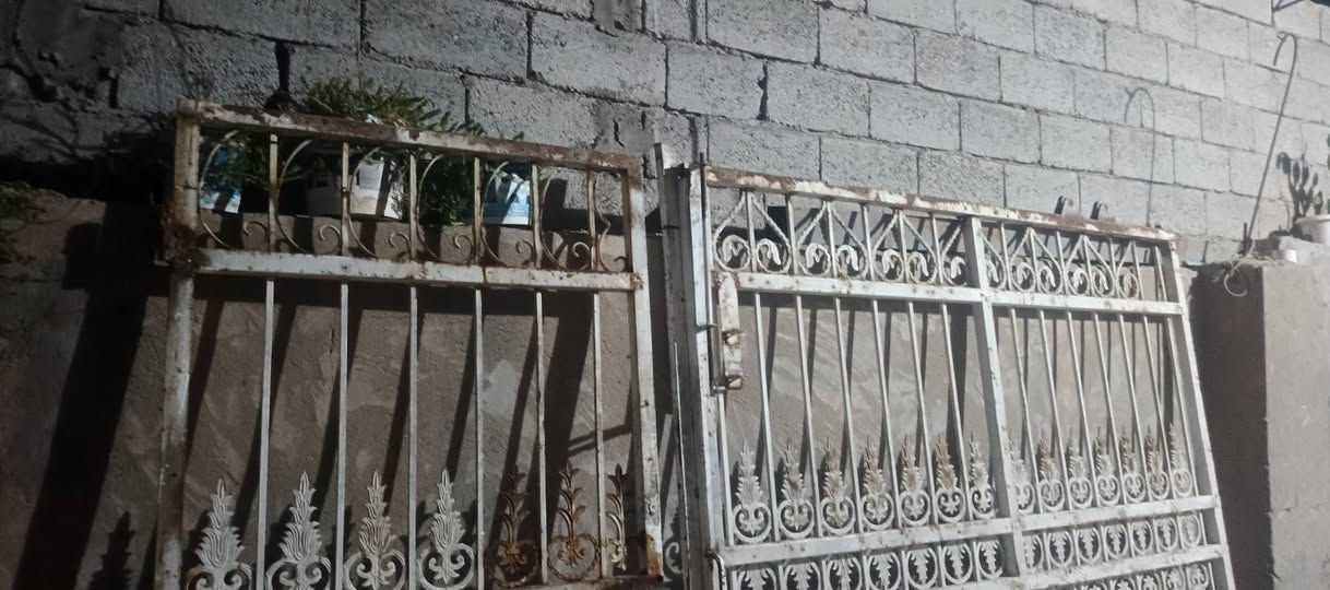 باب حديد للبيع بالمواصفات التالية: الارتفاع 2 متر، العرض 3 متر. الموقع في بغداد، الحسينية، المعامل. الباب متين وعملي ومناسب لمختلف الاستخدامات. للحجز أو الاستفسار ومعاينة الباب يرجى الاتصال على الرقم [***********
