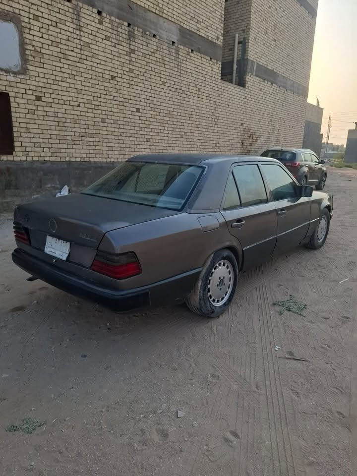 السلام عليكم 
مارسدس دب موديل ٨٦ رقم بغداد مشروع وطني مكان كربلاء تبريد شغال قواعد دبل بلاد السعر ٣٢ 
غير متواجد علفيس 
رقم الهاتف ***********
