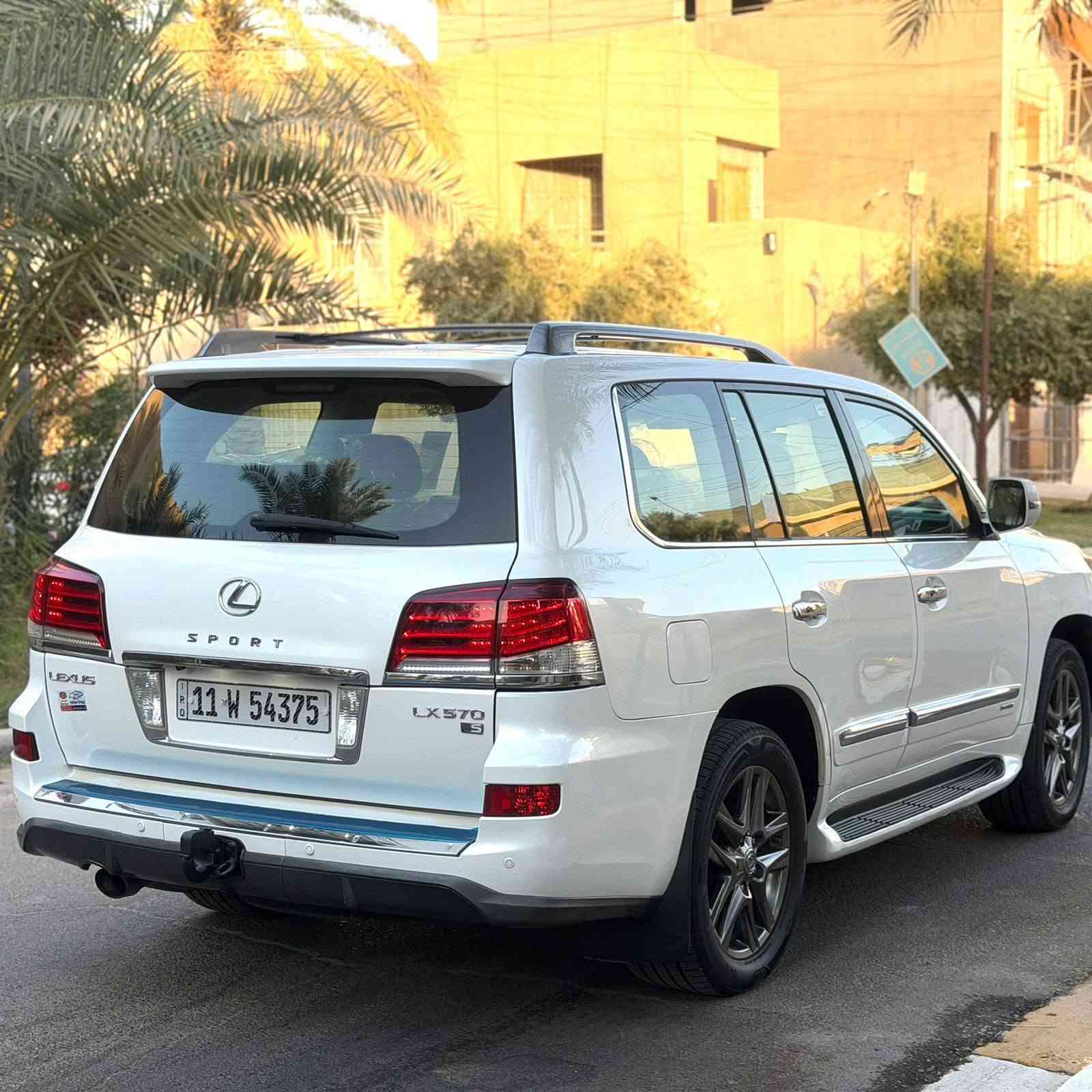 سلام عليكم  للبيع لكزز 👌🏻V8 5700.موديل 2014 كير مكينه كفاله دواخله كلش حلوه
. الموصفات
لكزز بريم اصل فول الفول 

5 بصمات. 

جنطه كهرباء

/5700/8سلندر

مري شفط برمونت 

مري قلابه 

سستم كامل صوت 

جميع الكشنات كهرباء 

تشغيل بعد 

زنون ممتحرك. 

لد امامي 

ستيرن ذاكره 

كشن ذاكره 

جميع الكشنات كهرباء 

كشنات تدفئه تبريد 

جكات تصعد وتنزل 

سلايت 

تحكم ستيرن 

ثلاجه 

رقم بغداد تحويل ثاني يوم

وباقاي الموصفات المعروفه لسياره بيهه صبغ 3قطع فقط بدون دواخل

السعر 310

مكان السياره بغداد  زيونه

***********  اتصال
