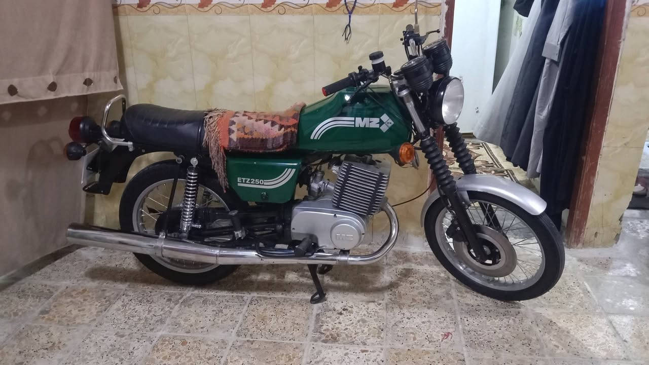ام زد ETZ250 • ٨٢ • رخصة مدير