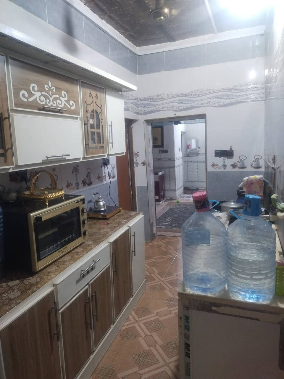بيت 160 متر قاط واحد  للبيع يتكون من 
استقبال ومطبخ وصاله وغرفه واحده 
وصحيات داخلية وخارجيه وبي كراج كلش جبير 

المنطقه حي الشهداء شارع مكتب الغاز  قرب المدرسة الصينيه 

***********

