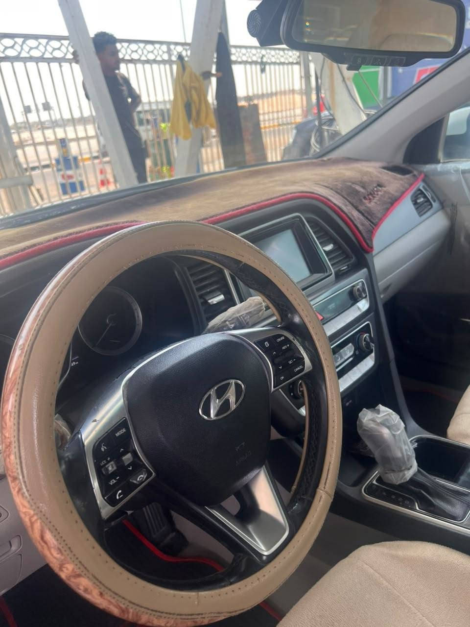 ‎سياره سوناتا موديل 18 وارد امريكي رقم بصره انجليزي سعر 125 وبيها مجال بصمه قبله حي لمهندس***********‎ البصرة, العراق
