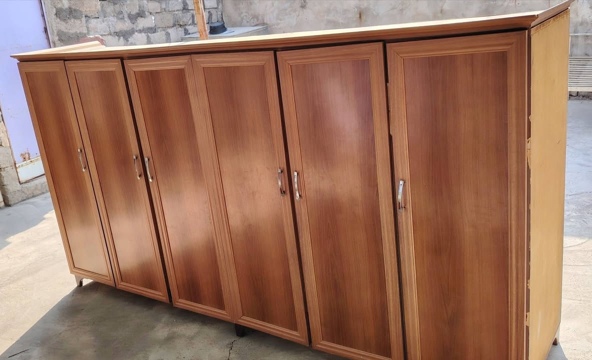 مناميه للبيع
فصال إيطالي خشب درجه أوله
٦ أبواب طول ٢٨٠ ارتفاع ١٥٠ عرض ٦٠
موصل جانب الأيمن تل الرمان
رقم الهاتف ***********
***********
