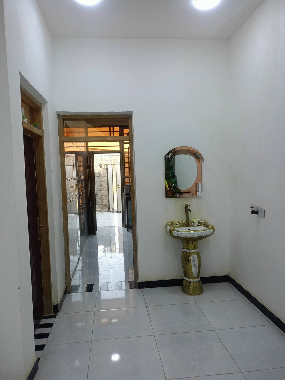بيت للبيع طابقين بسعر 59 بناء طابوك وكونكريت حديث
قرب مجمع قسام طريق سوق عكيكة قريب للشارع العام  مساحة 120 متر يحتوي على ساحة وصحيات واستقبال وصاله ومطبخ وغرفه والطابق الثاني غرفه فقط بيت كلش مرتب 
للأستفسار مراسلتنا أو الاتصال بنا ***********
