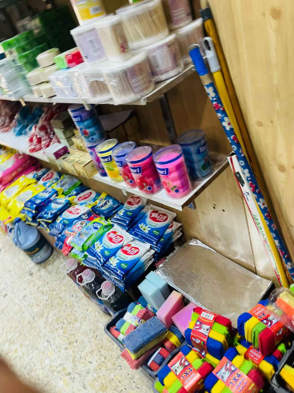 سلام عليكم 🫡 عدي رفوف مال محل وميوزه تفصال طوول الميز مترتين والعرض تقريبن ٦٠ لو ٦٥ الميوزه عدد ٤ درجه اول يجي طابقين والرفوف شلع يعني الرفوف بيعهن شلع والميوزه 
عادي مفرد سعر الميز ٦٠ و الرفوف حسب التفاق واني خادم ومكاني مدينه الصدر سوق الكياره والعده استفسار خاص أو واتساب وهاذه رقمي ***********

نص مكتوب في الصور:
- هذن الميوزه